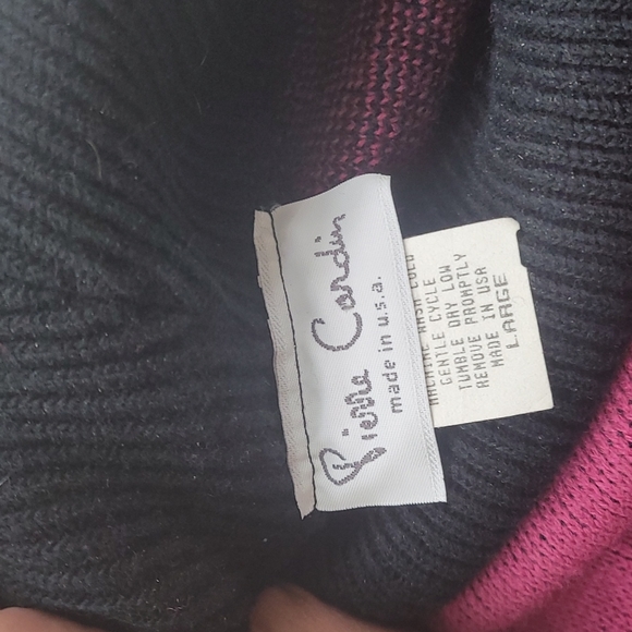 💕VINTAGE PIERRE CARDIN SWEATER. - Picture 9 of 10